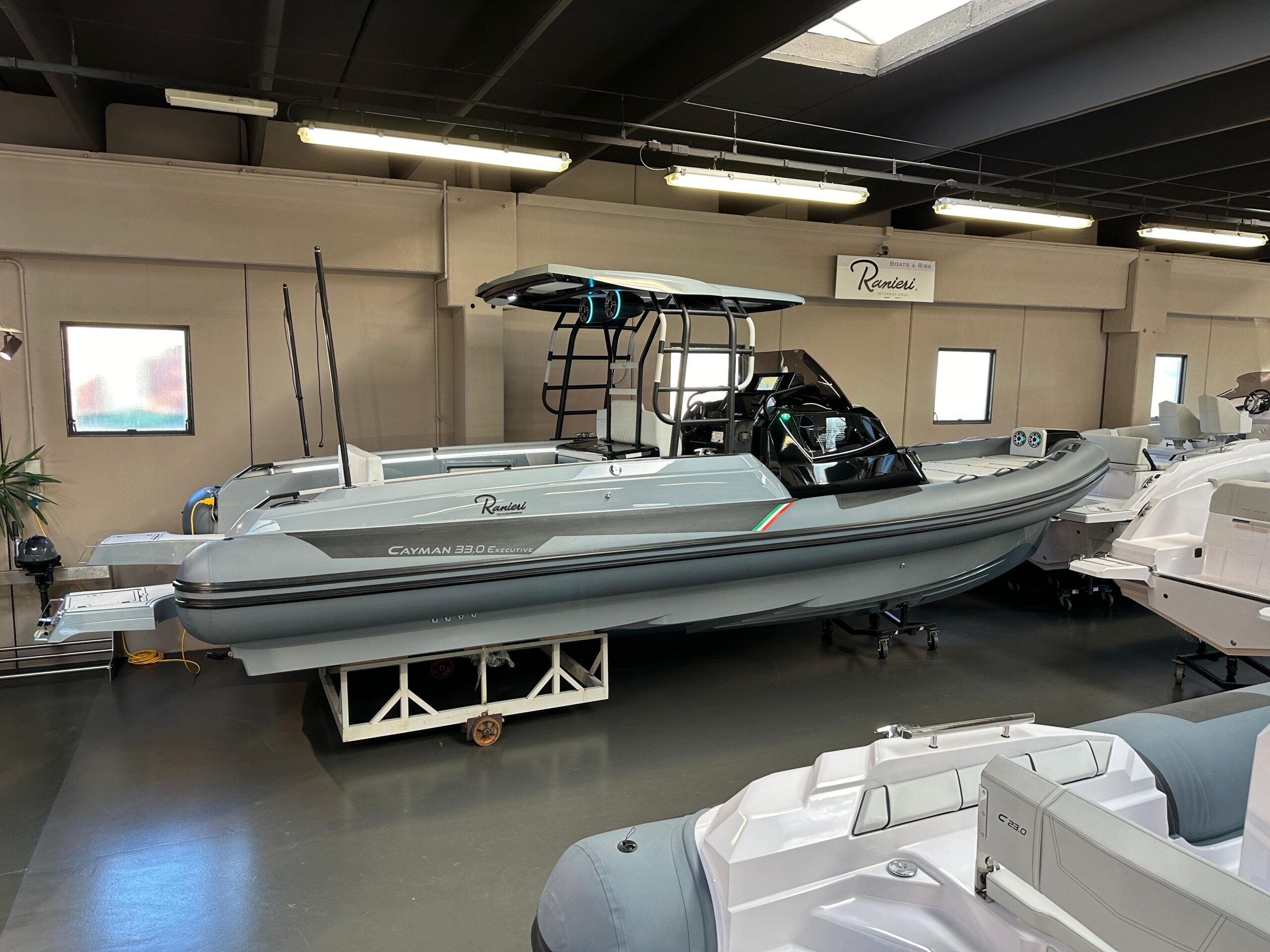 Ranieri Cayman 33.0 Executive